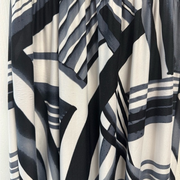 Soma V-Neck Sleeveless Maxi Dress - Picture 4 of 5